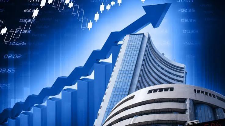 सेंसेक्स 300 अंक चढ़कर 74,900 पर कारोबार कर रहा