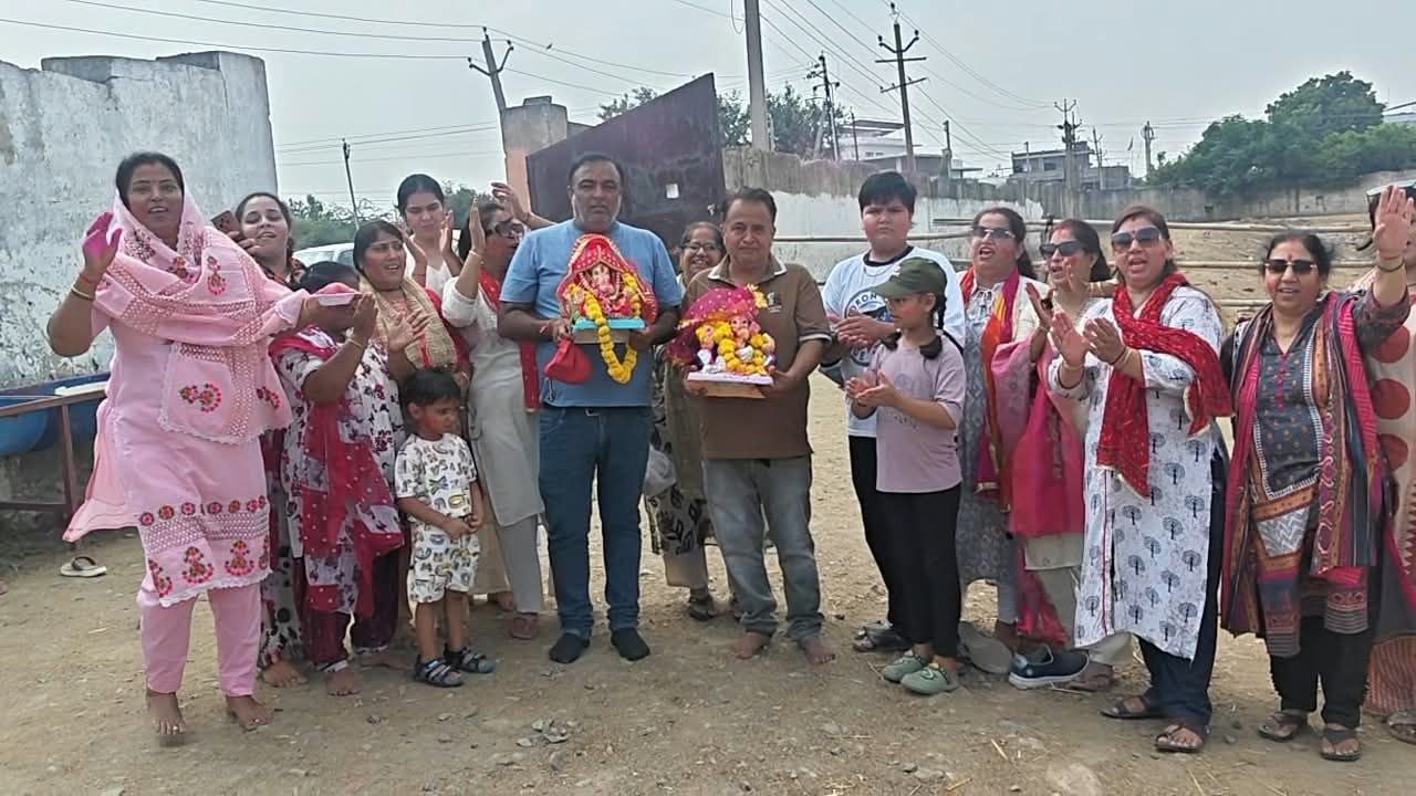 अनंत चतुर्दशी पर गणपति पूजन में गूंजे जयकारे, दोपहर में विसर्जन के लिए रवाना हुए गणपति