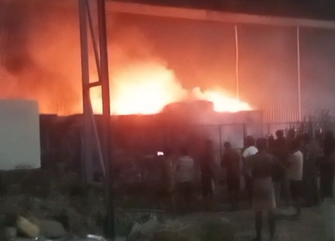 संगम इंडिया लिमिटेड में भीषण आग, मची अफरा-तफरी, करोड़ों का माल स्वाहा